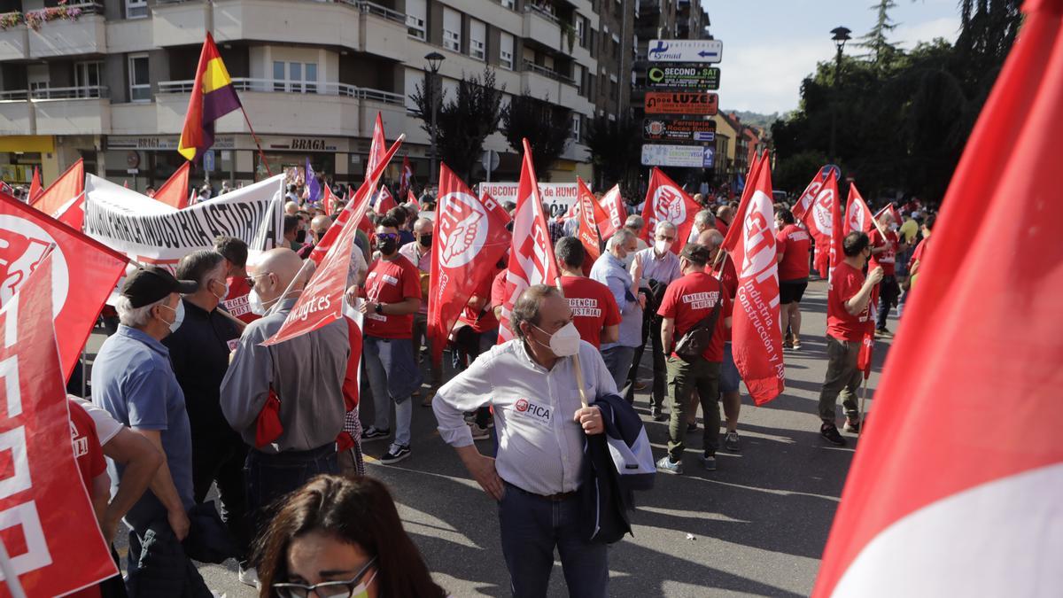 Manifestación en defensa de la industria asturiana en Langreo