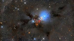 Nebulosa de reflexió en la constel·lació de Perseu, a uns 766 anys llum de distància, dintre de la Via Làctia.