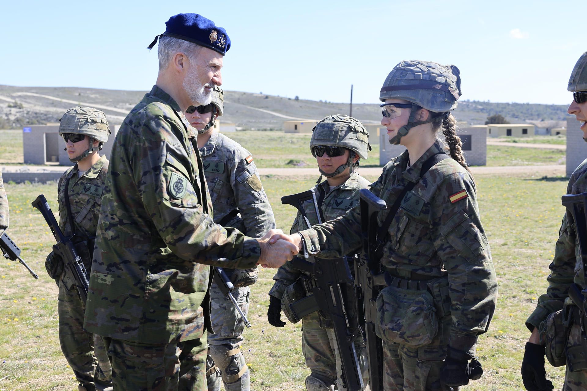 Así fue la visita de Felipe VI a San Gregorio para ver las maniobras de combate de la princesa Leonor