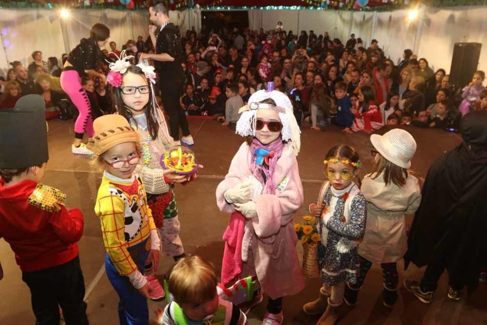 Los ''mariol·los'' dan la bienvenida al carnaval de Vila