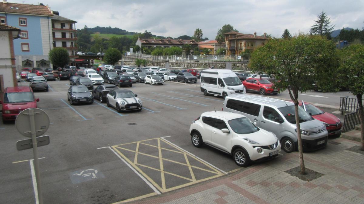Plantean que la zona azul de El Censu, en Cangas de Onís, esté