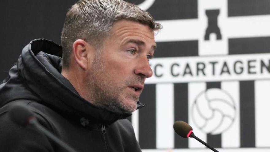 Luis Carrión, entrenador de la FC Cartagena: «El partido en Ibiza no será fácil»