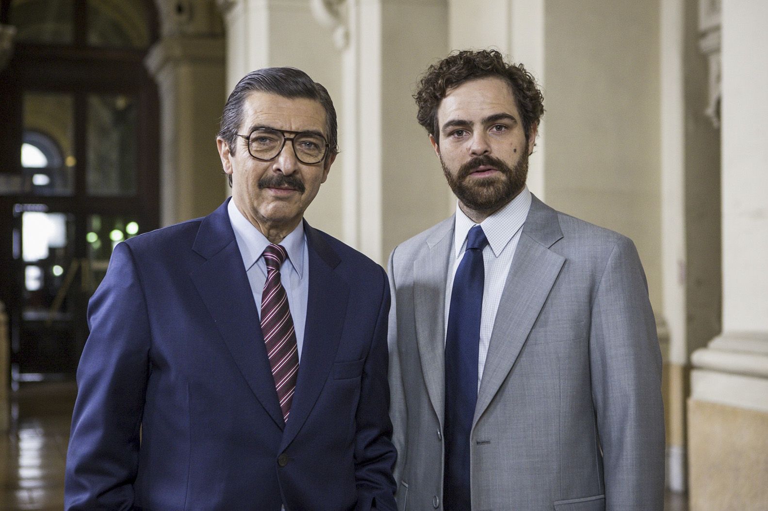 Ricardo Darín y Peter Lanzani, en un fotograma de la película 'Argentina 1985'.