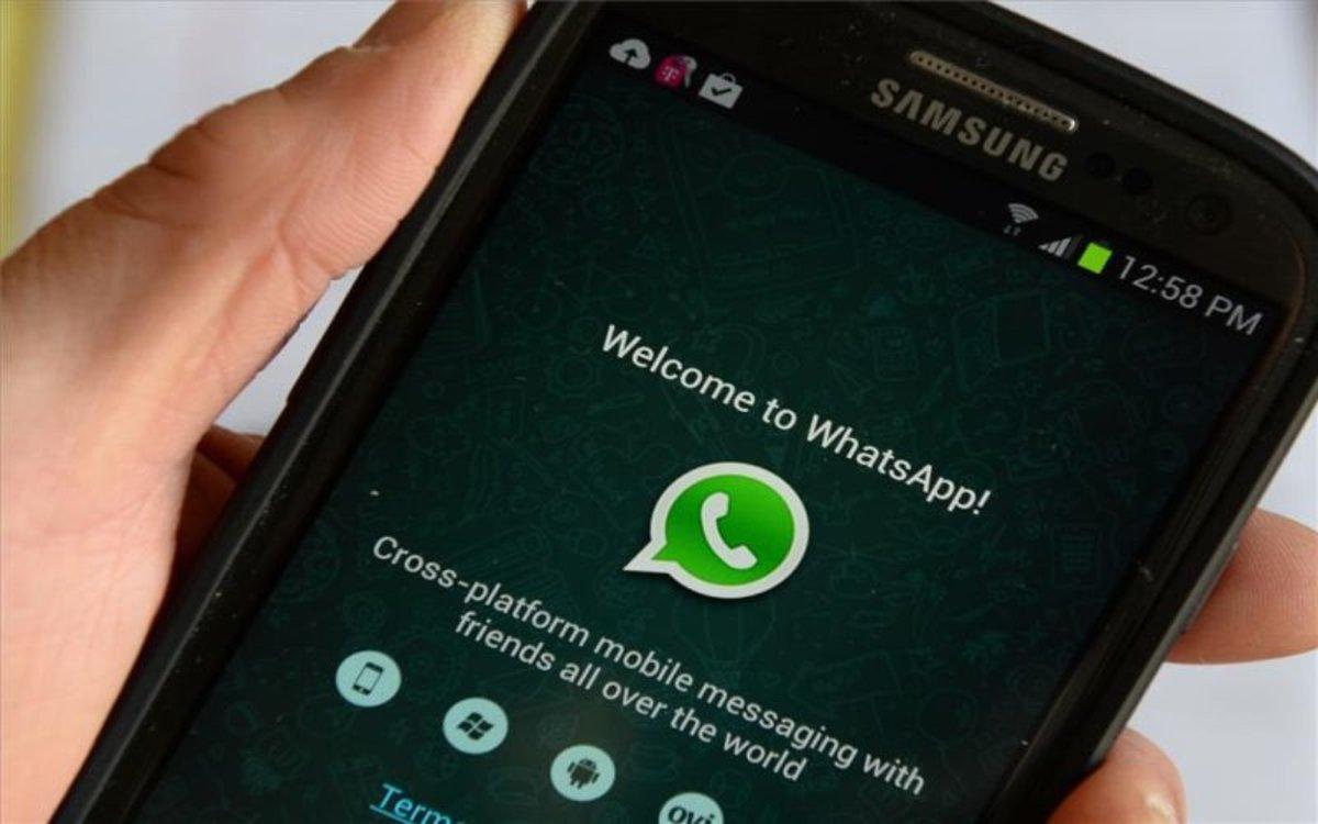 La plataforma de mensajería WhatsApp en un teléfono móvil.