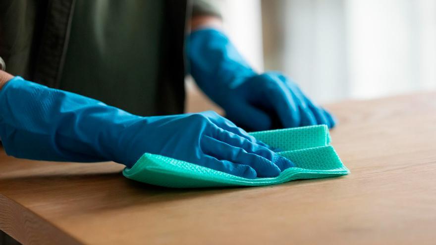 Trucos y usos de las bayetas de microfibra para facilitar la limpieza del hogar