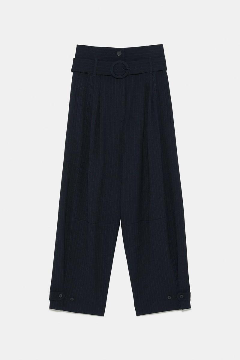 Pantalón de raya diplomática de Zara. (Precio: 29,99 euros)
