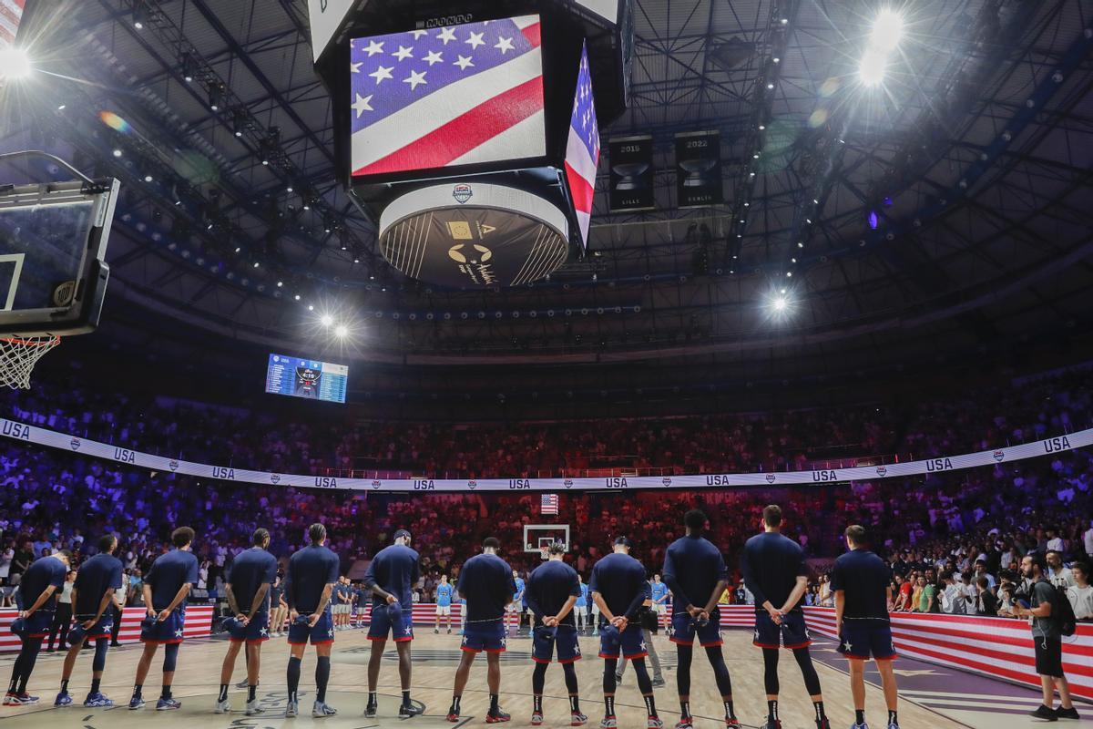 Presentación del equipo de EEEUU antes del amistoso ante la Eslovenia de Doncic