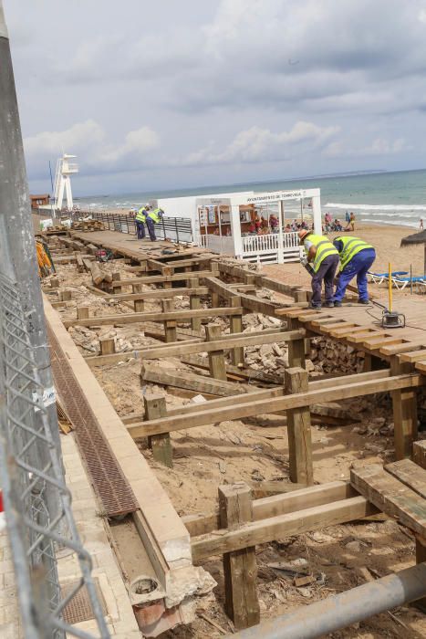 Obras de reforma del paseo de  la playa de La Mata