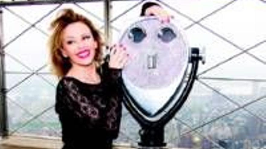 Kylie Minogue: LA CANTANTE ILUMINAEL EMPIRE STATE POR UNA CAUSA BENEFICA