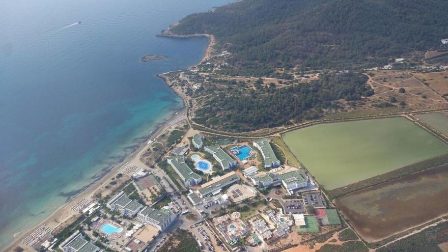 Vista aérea del Hotel Gran Palladium, que ocupa el sector 2.2, y su entorno de sa Sal Rossa. | D. I.
