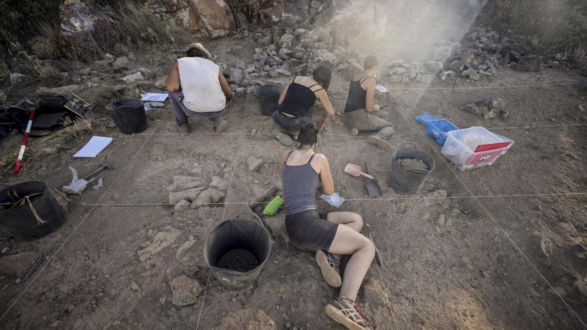 Excavaciones en el yacimiento de El Peñón en Peñarroya-Pueblonuevo.