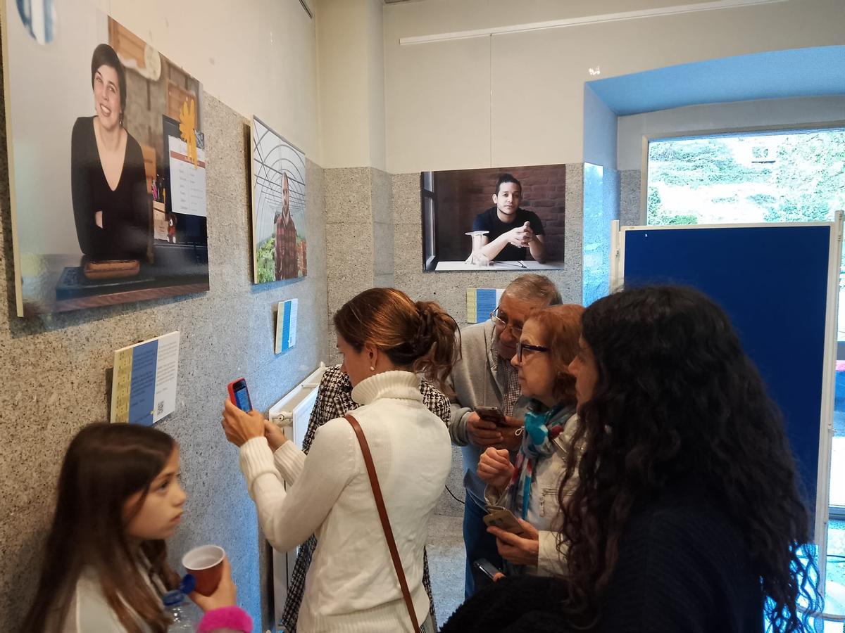 Inauguración de la exposición Faciendo Pueblu de El prial en Infiesto