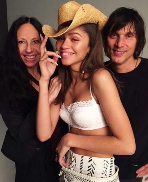 La 'mano de dino' de Zendaya