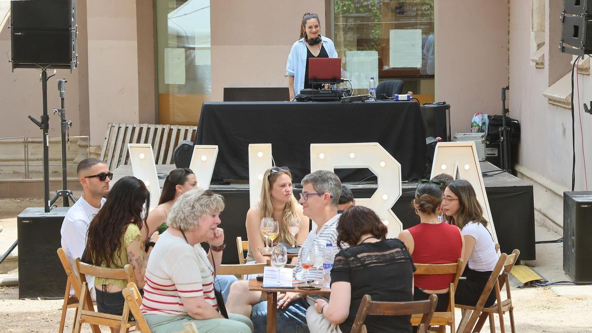 Les imatges de la mostra de vins de la ViBa al Pati del Casino de Manresa