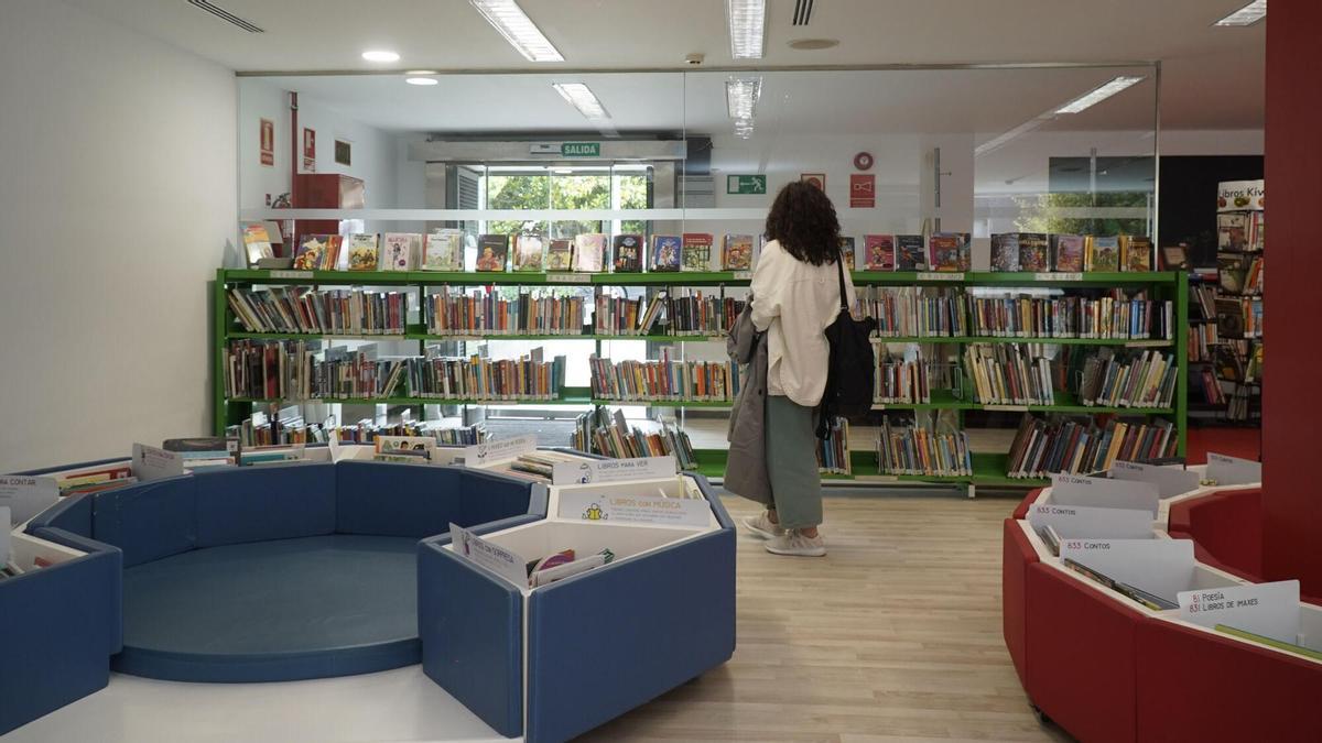 La biblioteca de O Castrillón, tras la renovación del espacio.