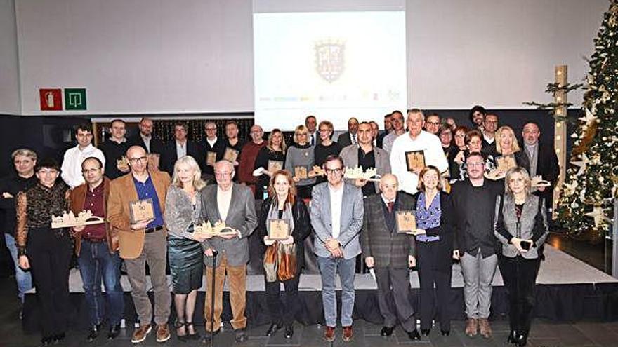 Fotografia de grup dels guardonats en la 2a Nit Empresarial de Sant Fruitós