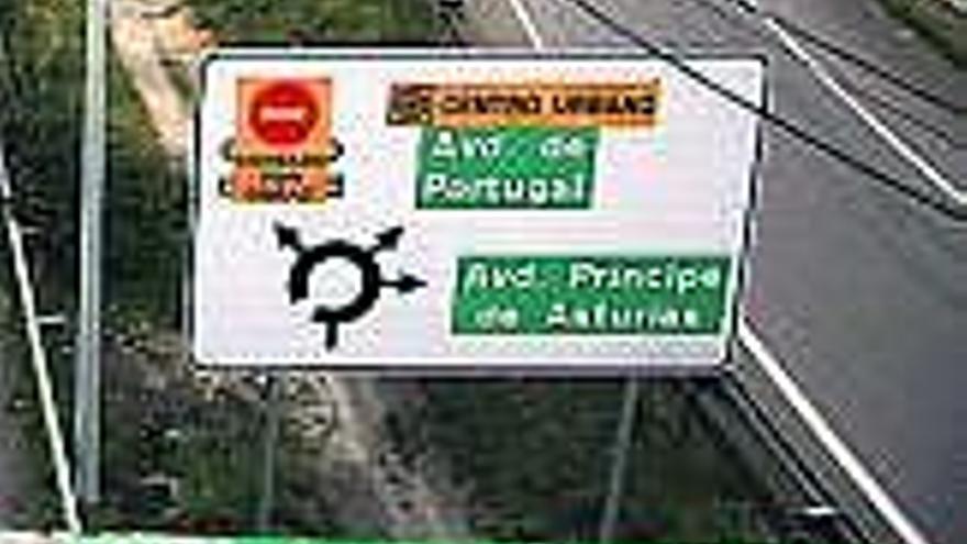 La señalización que se encuentra antes de la rotonda de la autopista «Y».
