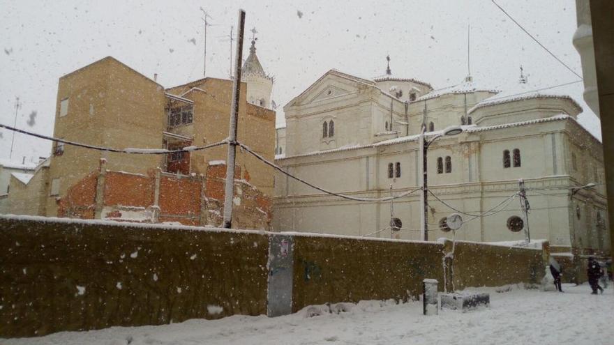 La nieve cayendo en Yecla hoy