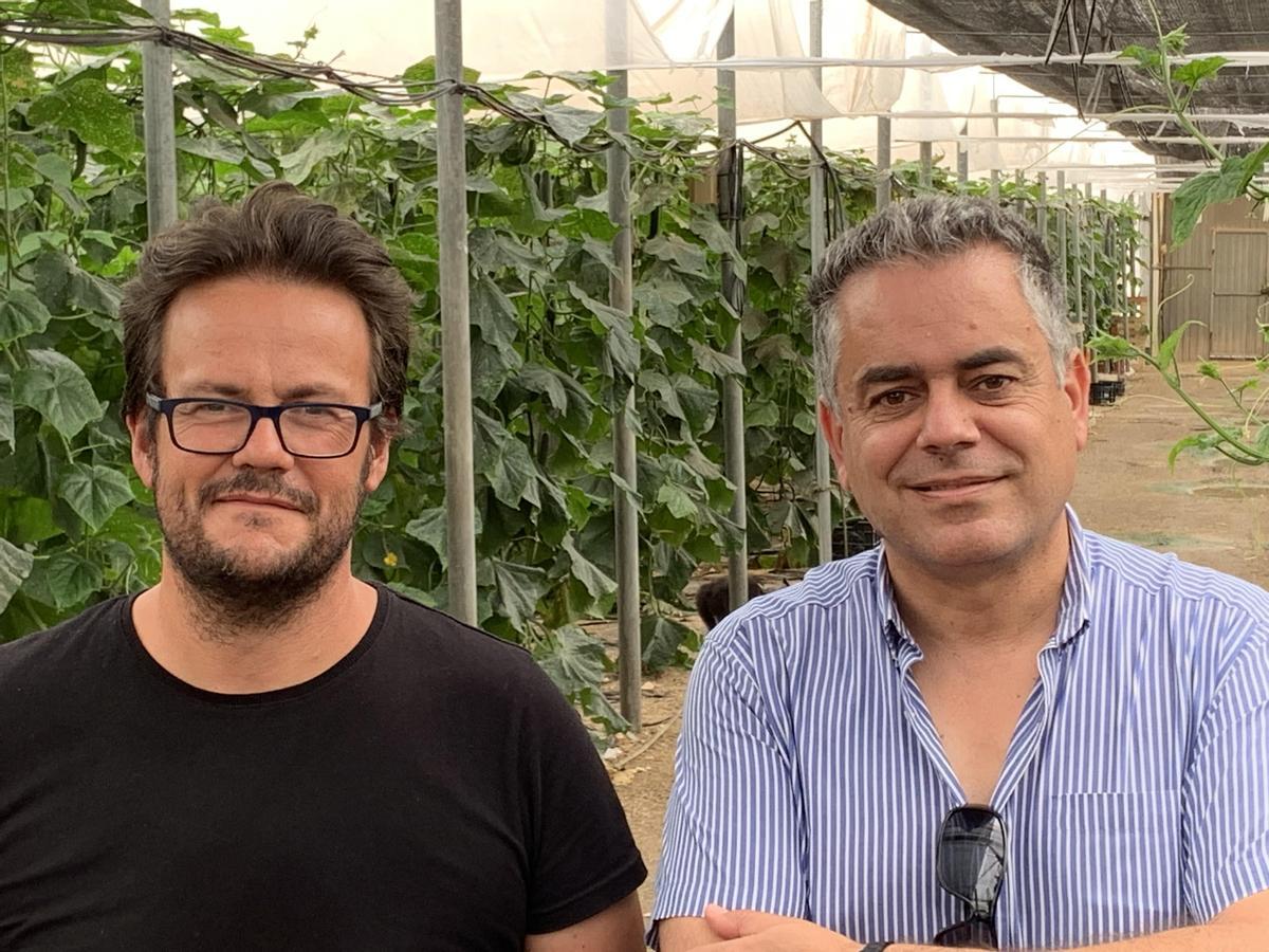 José Miguel Moreno, agricultor de Almería y Eduardo Molero, Delegado de Marketing de SIPCAM Iberia. 