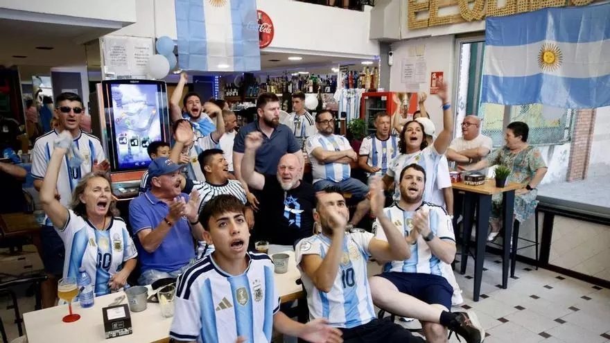 Así se vivió en Gijón la semifinal del Mundial entre Inglaterra y Argentina