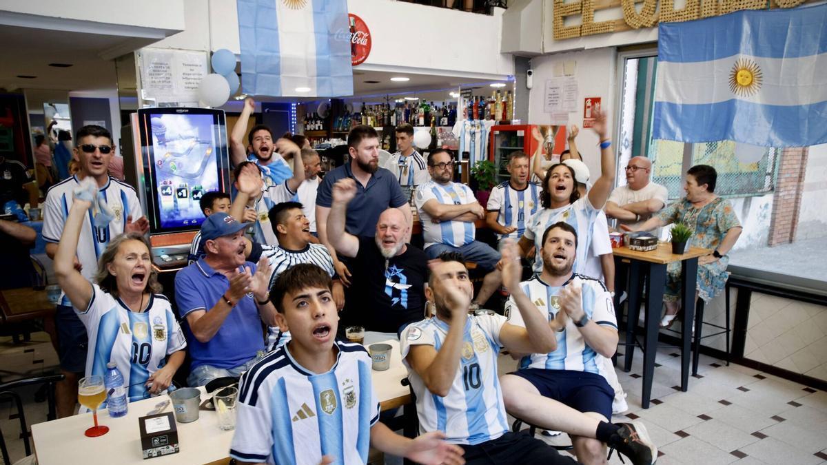 Así se vivió en Gijón la semifinal del Mundial entre Inglaterra y Argentina