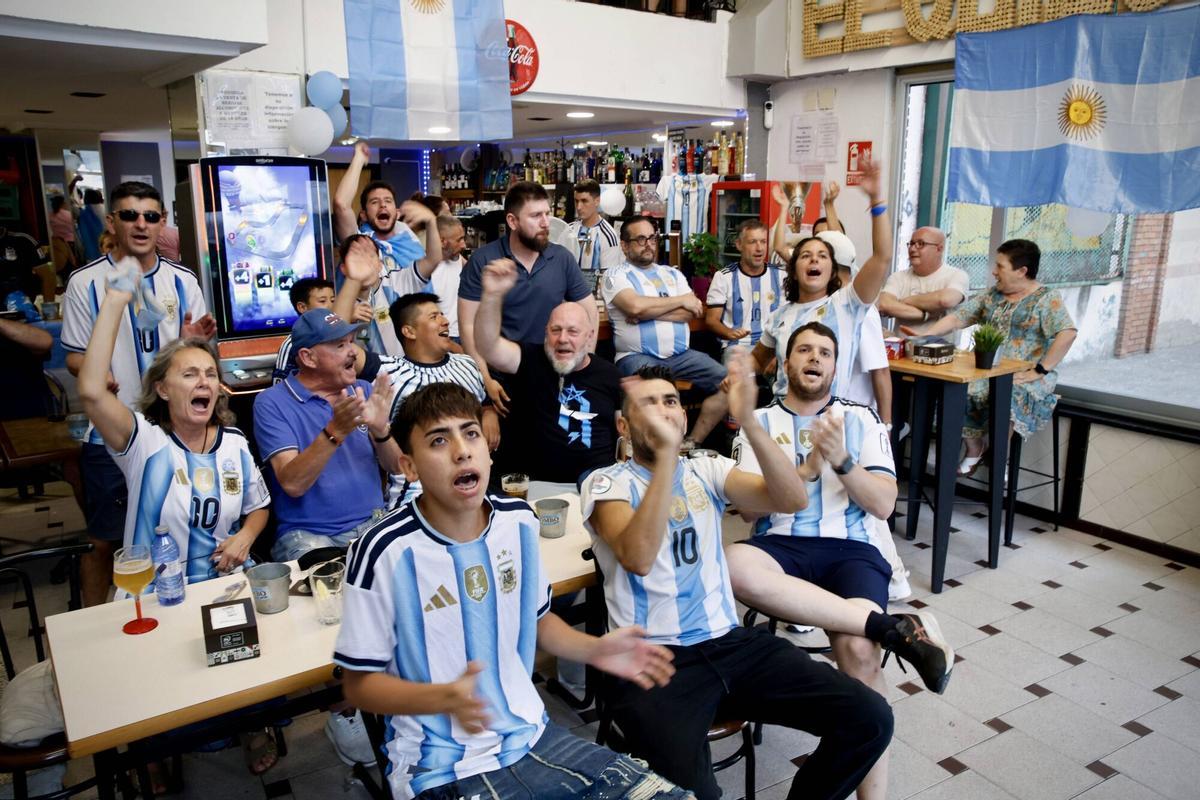 Así se vivió en Gijón la semifinal del Mundial entre Inglaterra y Argentina
