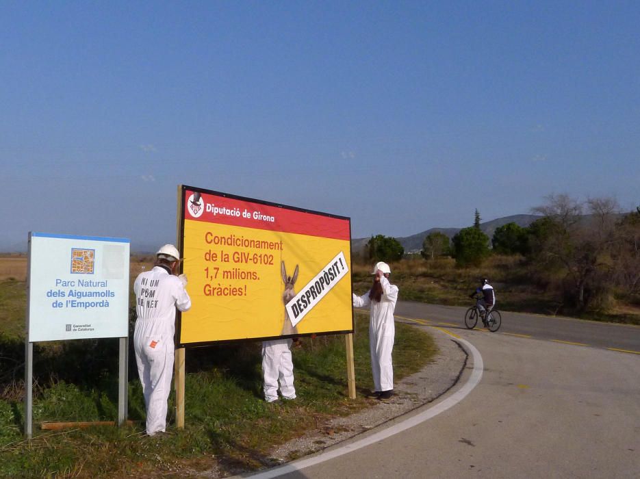 Protesta per obres a una carretera dels Aiguamolls