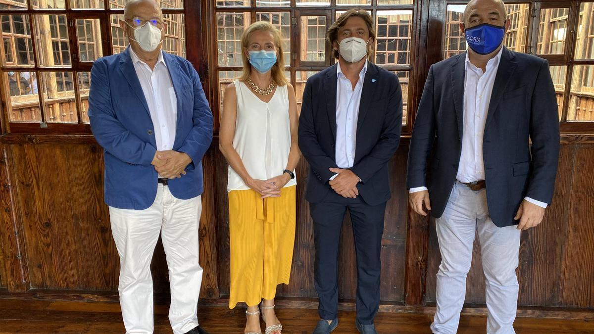 Antonio Hormiga, Susana Pérez, Jorge Marichal y José María Mañaricúa en Presidencia del Gobierno de Canarias