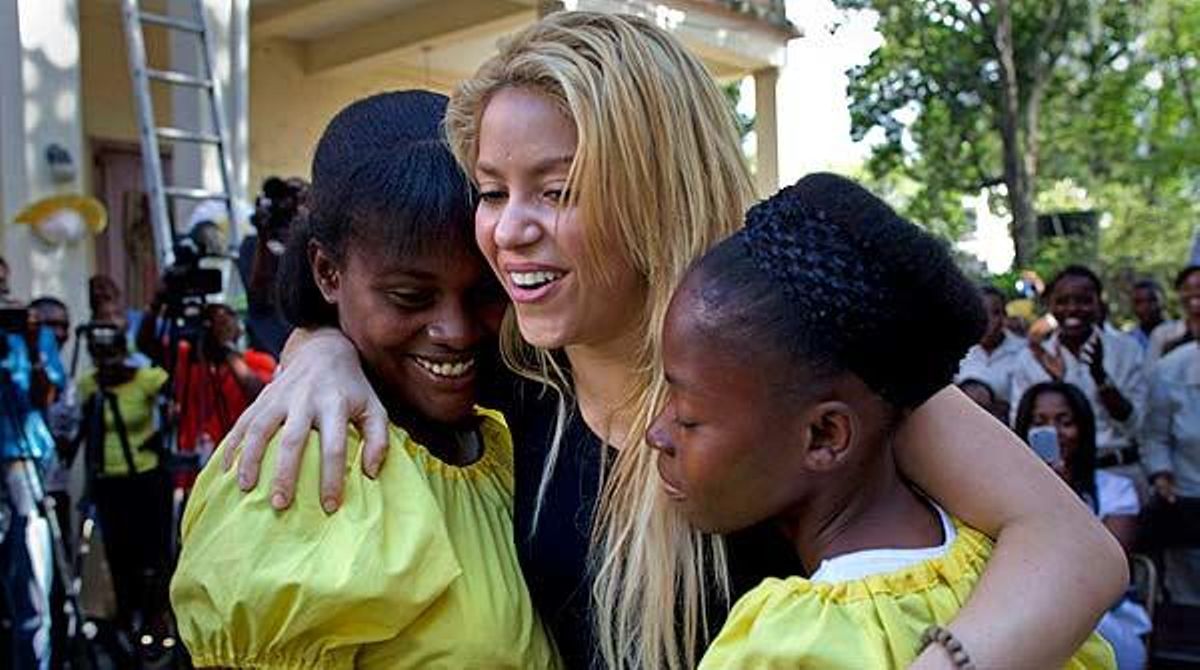 La cantant Shakira dóna diners per a la reconstrucció d’una escola a Haití. Foto: AP / RAMON ESPINOSA