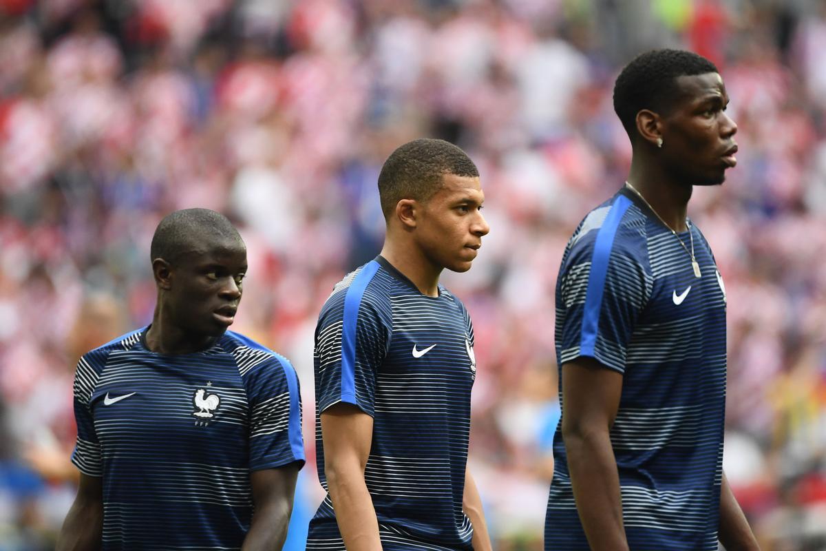 Kante. Mbappé y Pogba, antes del partido frente a Croacia en el Mundial de Rusia.