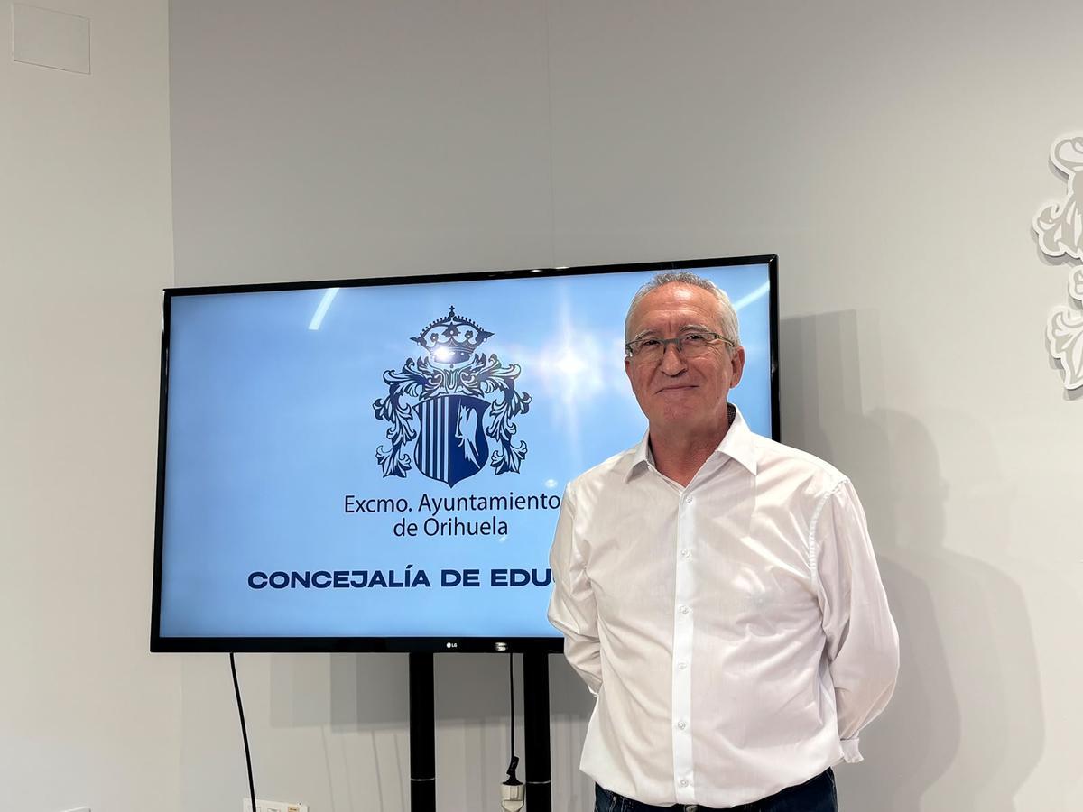 El concejal de Educación, Vicente Pina