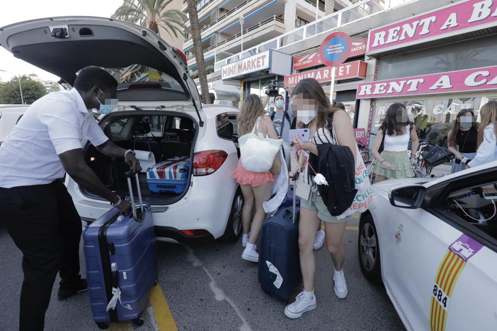 Salen los primeros estudiantes del hotel covid de Palma