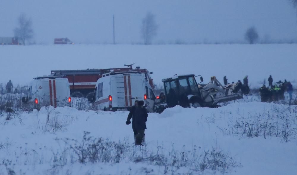 Un accidente de avión deja 71 muertos en Moscú