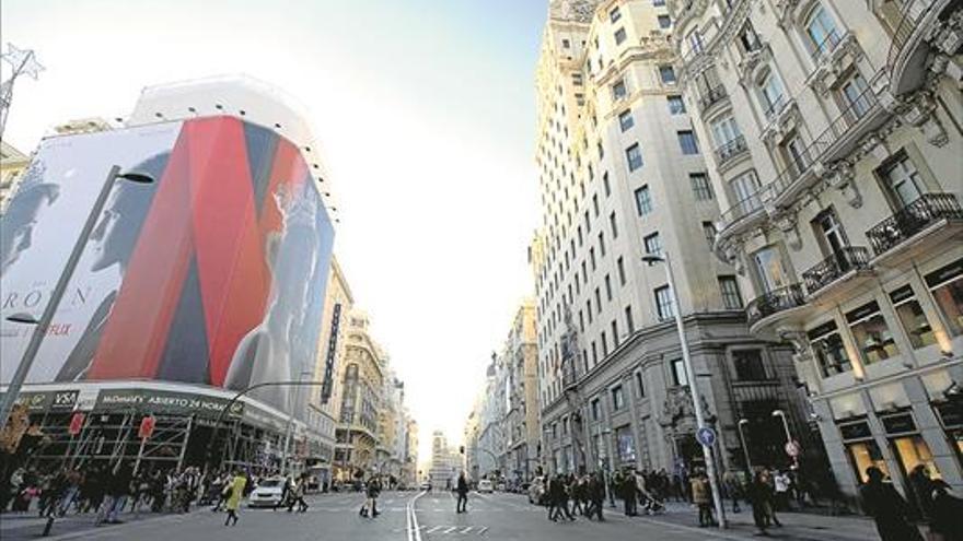 Madrid corta el tráfico en la Gran Vía por las fiestas de Navidad