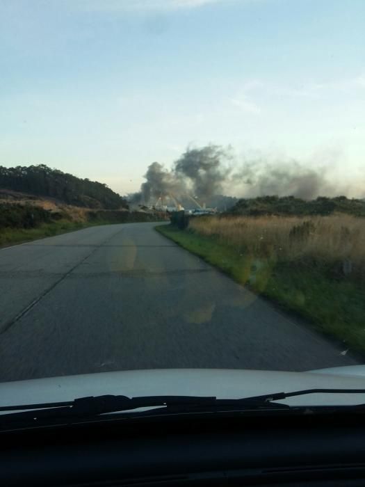 Incendio en la antigua fábrica de hielo de Avilés