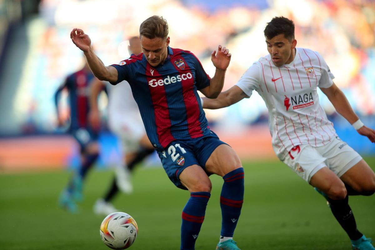 Las imágenes del partido entre el Levante UD y el Sevilla Las imágenes del partido entre el Levante UD y el Sevilla