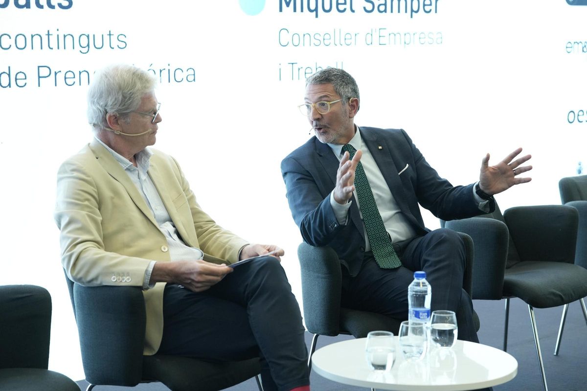 Martí Saballs, director de contenidos económicos de Prensa Ibérica, y Miquel Sàmper, Conseller dEmpresa i Treball