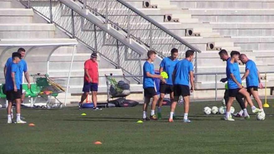 El Torrevieja recibe  al Novelda en plena guerra club-jugadores