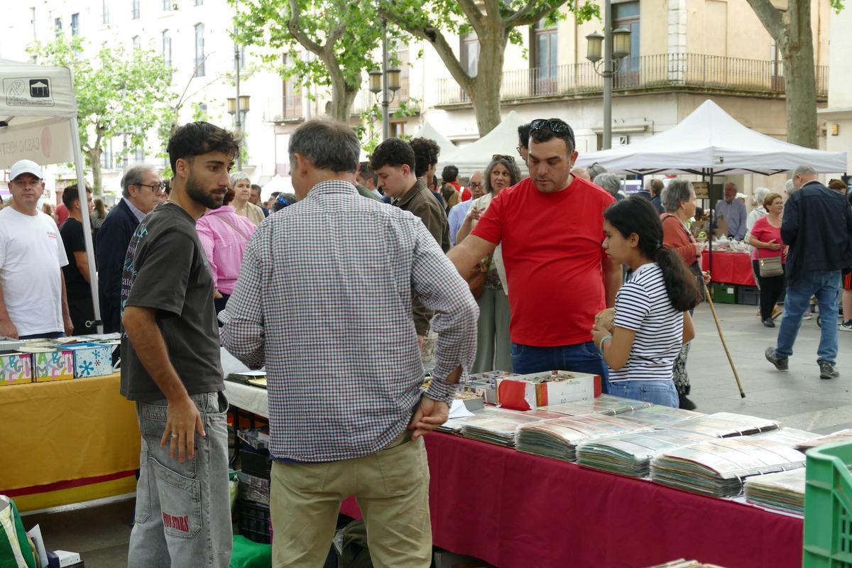 EN IMATGES | Riuades de gent recorren les Fires de l'1 de maig del Casino Menestral Figuerenc