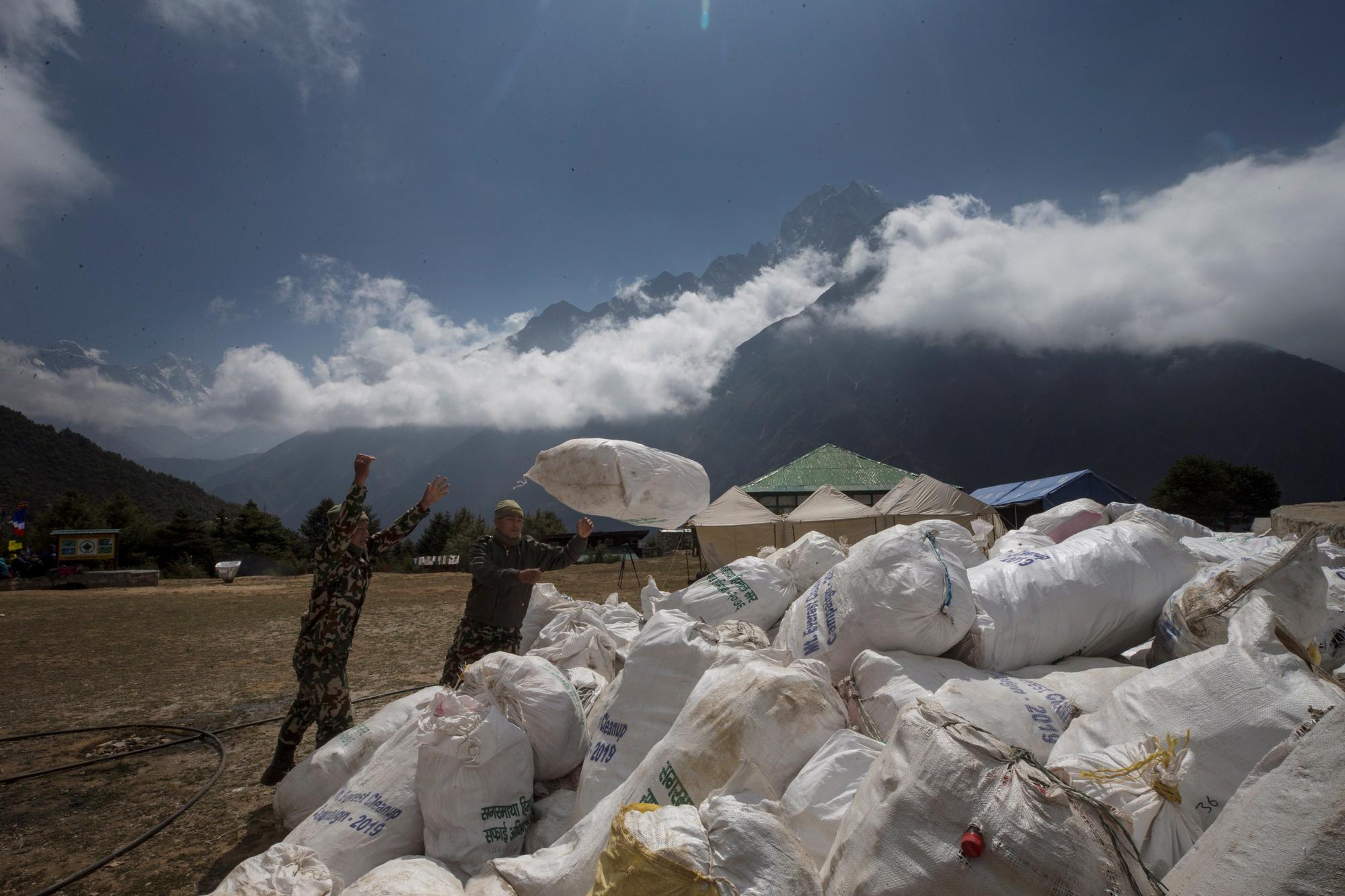 Acumulación de basura en el Everest