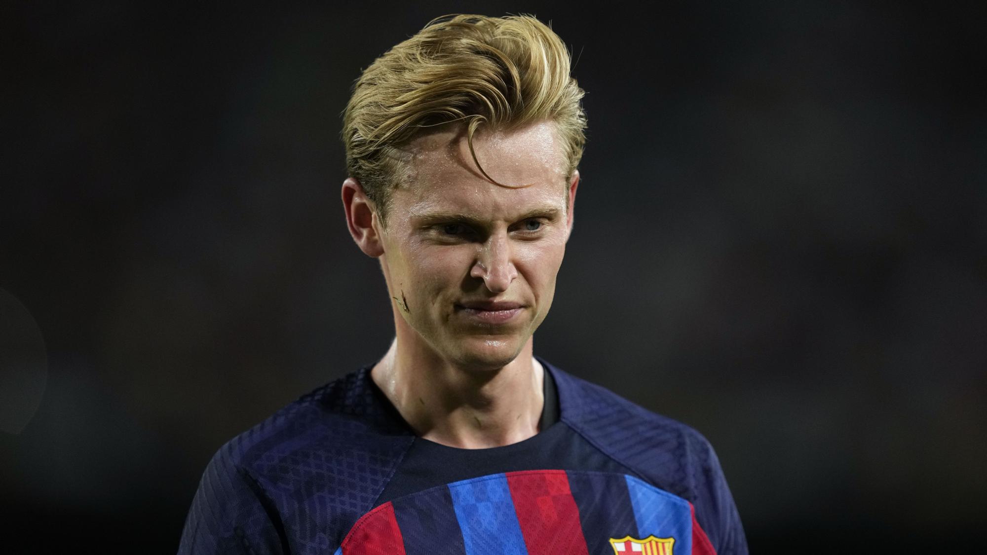 BARCELONA, 07/08/2022.- El centrocampista del FC Barcelona Frenkie de Jong, durante el partido del trofeo Joan Gamper ante Pumas que se disputa este domingo en el Camp Nou. EFE/Alejandro García