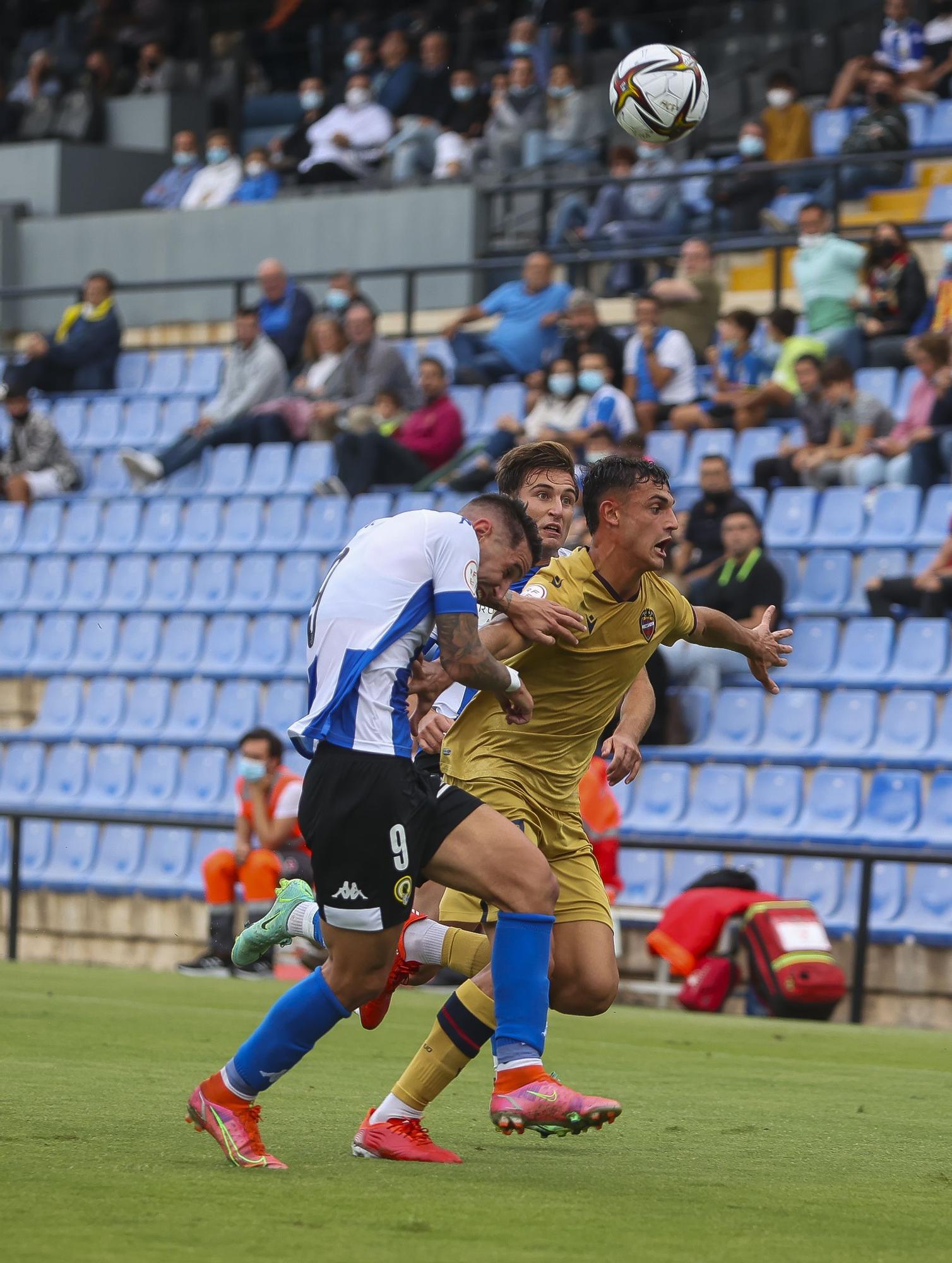 El Rico Pérez se harta del equipo: así se vivió en el estadio el Hércules - Atlético Levante