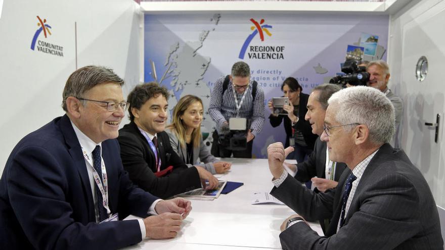 Puig, Colomer y el director general de Tour España, Manuel Butler, durante la reunión.