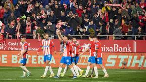 En la primera vuelta, el Girona logró su primera y única contra el Atlético, tras cinco empates y tres derrotas