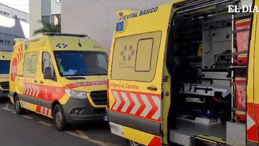 Ambulancias a las puertas del Hospital Universitario de Canarias por la falta de camillas