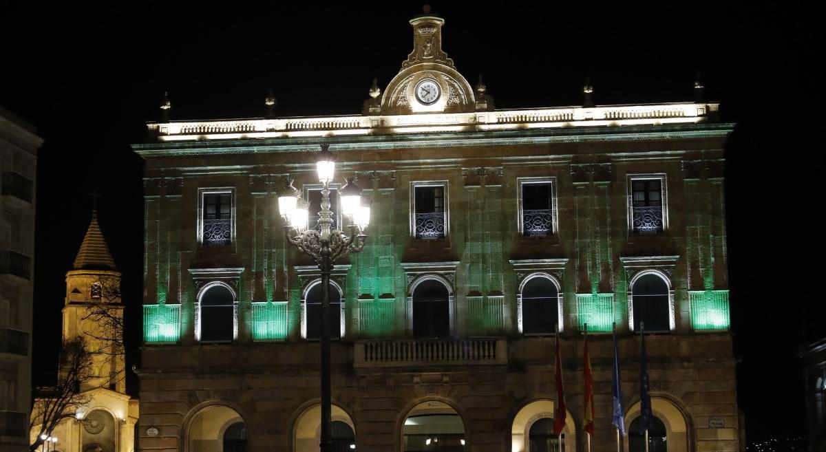 El Ayuntamiento de Gijón, de verde en otra campaña.