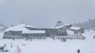 La nieve vuelve al Pirineo para calmar la temporada de esquí