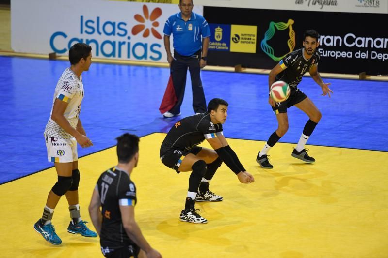 DEPORTES. 03-11-18 VECINDARIO. SANTA LUCIA DE TIRAJANA. Partido de Voleibol masculino: Vecindario ACE Gran Canaria - Ushuaña Ibiza Voley FOTOS: JUAN CASTRO.  | 03/11/2018 | Fotógrafo: Juan Carlos Castro