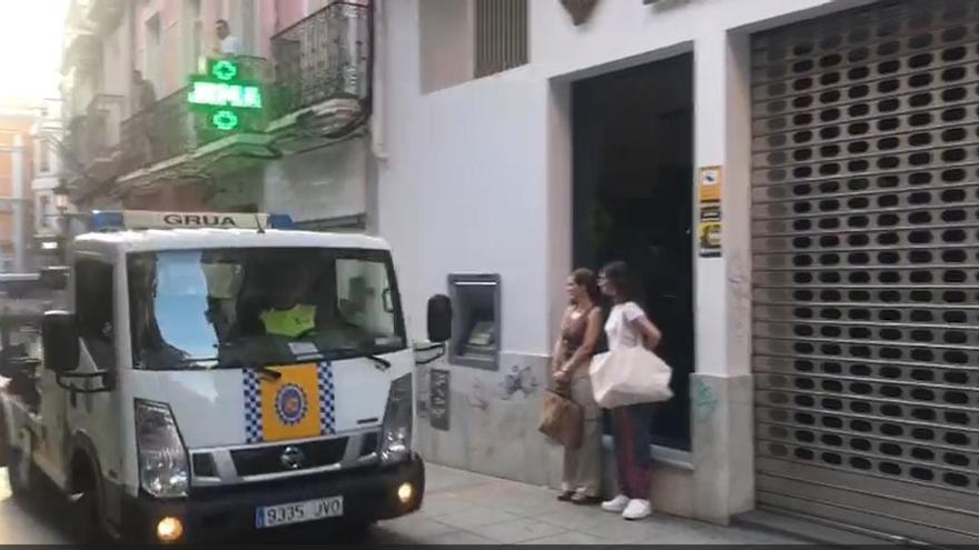 VIDEO | La grúa municipal de Cáceres participa en el rescate de una mujer