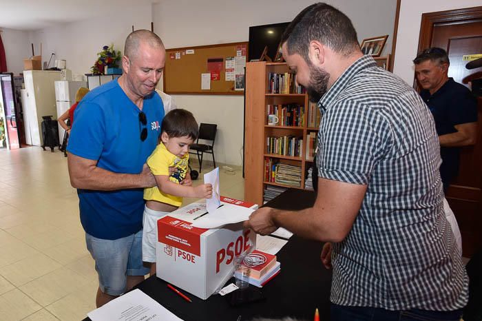 Votantes en las Primarias del Partido Socialista ...